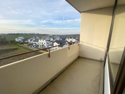 Schön hell & mit überdachtem Balkon:  Gepflegte 1 Zimmer-Wohnung, Am Festplatz 15b, Linden