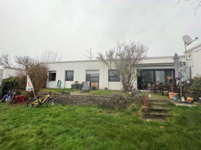 In bevorzugter Lage von Linden: Großzügiger Bungalow mit Terrasse und zwei schönen Gärten