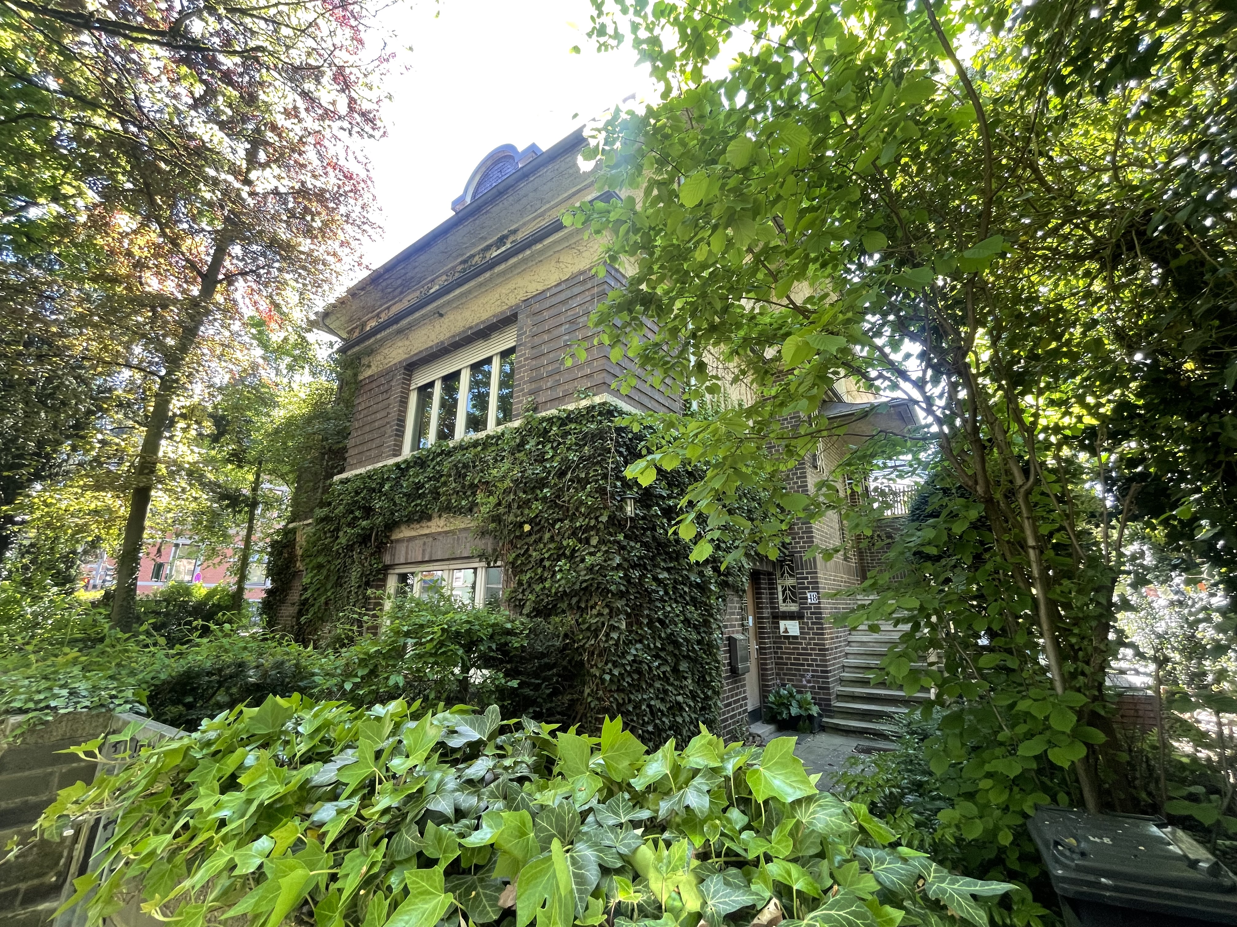 Idyllisch, grün und charismatisch!  Attraktive und helle Büro- und Praxisfläche in guter Lage von Gießen, Liebigstraße 48