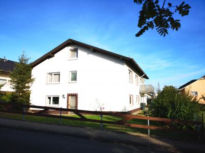 Sehr gepflegtes, großzügiges Ein bis Zwei-Familienhaus in ruhiger Lage