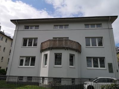 .In bester Innenstadtlage: Neu renovierte 3 Zimmer-Wohnung in Gießen, Alicenstr. 8.