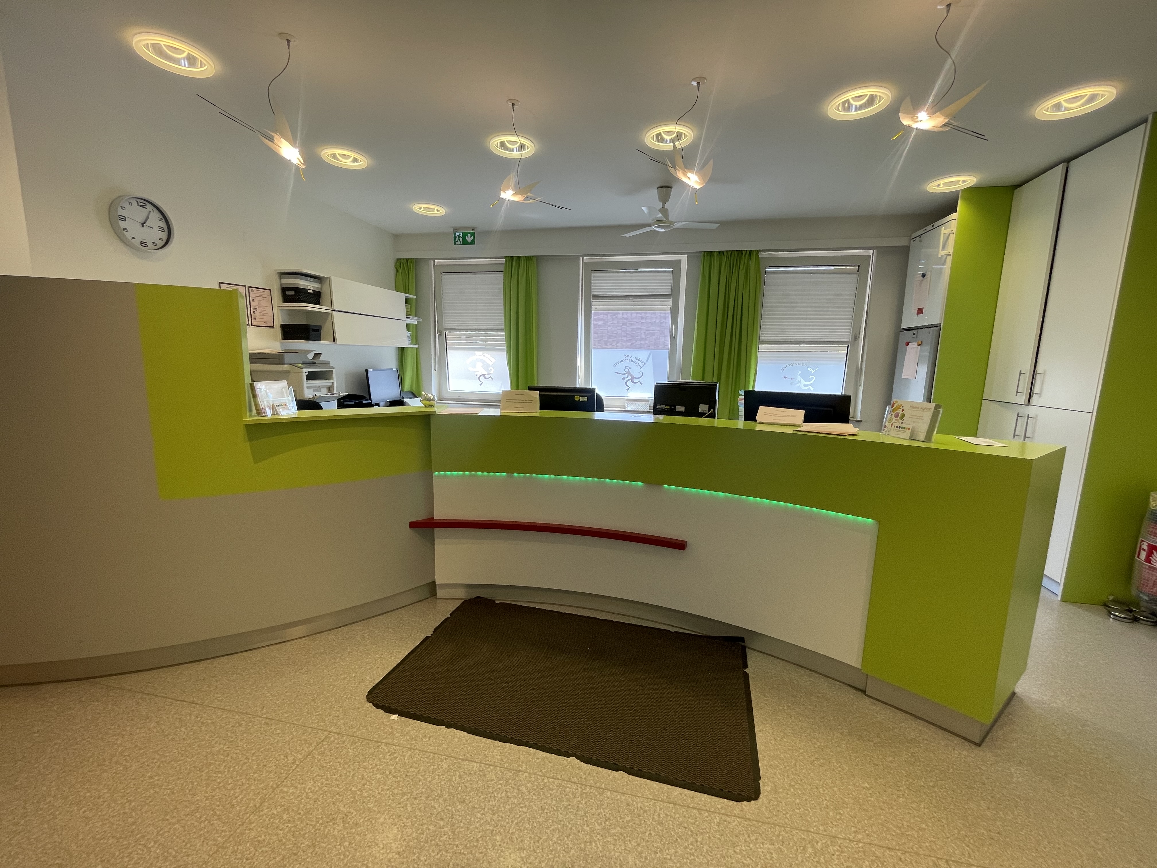 Vielseitig nutzbar & top aufgeteilt: Moderne, zentral gelegene Büro- und Praxisfläche, Marburger Straße 24, 35390 Gießen