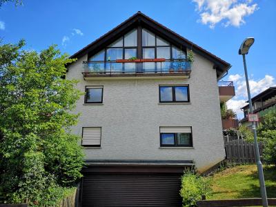 .Nähe Uniklinikum: Schöne und großzügige 4 Zimmer-Wohnung mit Balkon in Gießen.