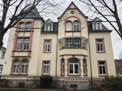 .Mit Fachwerkbalken & Flair: Gemütliche 2 Zimmer-Wohnung in wunderschönem Altbau, Liebigstraße 47, Gießen.