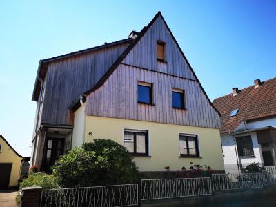 .Mit Balkon: Großzügige 4 Zimmer-Wohnung in Wettenberg.