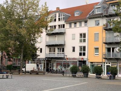 .In bester Innenstadtlage mit besonderem Charme: Große 4 Zimmer-Wohnung mit Balkon am Kirchenplatz 8, Gießen.