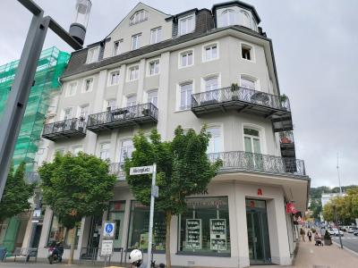 .Traumwohnung in Bad Nauheim: 2 Zimmer, 2 Balkone u. ganz viel Wohnqualität, Parkstr. 16.