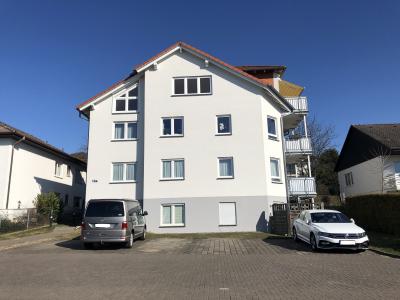 .Mit Balkon und Blick ins Grüne: Charmante, richtig schöne 3 Zimmer-Wohnung in Alten-Buseck, Am Rommel 18a .