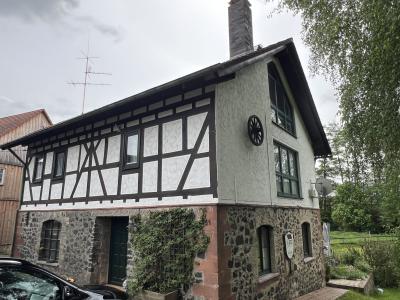 .Wohnen am Wasser – mit Charakter und Geschichte: 4 Zimmer-Wohnung mit Balkon in einer restaurierten Mühle in Buseck-Trohe, Mühlweg 31.