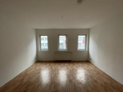 .In zentraler Lage von Friedberg! Gut geschnittene, helle 3,5 Zimmer-Wohnung mit gleich 2 Balkonen, Kaiserstr. 149, Friedberg.