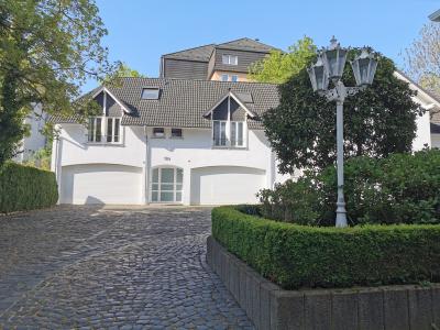 .Im Herzen von Gießen: Offene, großzügige Maisonettewohnung mit 2 Zimmern, Alicenstr. 18a.