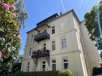 .Schicke Altbauwohnung in der City: Großzügige & charmante 3 Zimmer-Wohnung in Gießen, Alicenstr. 20.