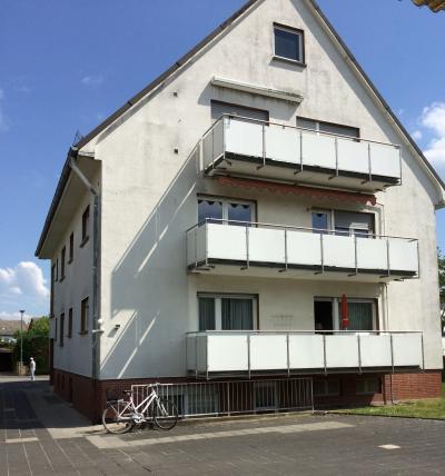 .Mit Balkon: Große, schöne 4 Zimmer-Wohnung in guter Lage, Heide 23, Gießen Klein-Linden.