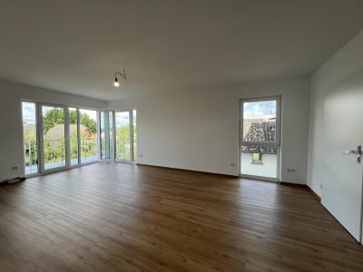 .Erstbezug nach Sanierung: Barrierefreie 3 Zimmer-Wohnung mit Balkon in ruhiger Lage und toller Nachbarschaft, Hügelstr. 20, Gießen Kleinlinden.