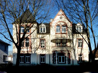 Kulturdenkmal in bester Innenstadtlage: Villenähnliches Wohnhaus mit Mansardengeschoss und Garten, Gießen