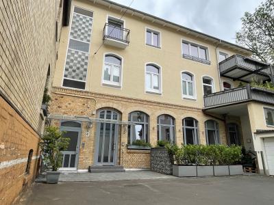 .Wunderschöne 3 Zimmer-Wohnung mit 3 Balkonen in einem denkmalgeschützten Altbau, Löberstr. 19c, Gießen.