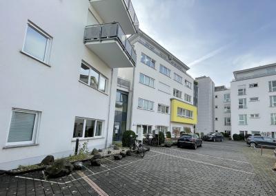 .Mitten in der City und dennoch ruhig gelegen! Schöne, gut geschnittene und helle 3 Zimmer-Wohnung mit Balkon, Südanlage 21A, Gießen.