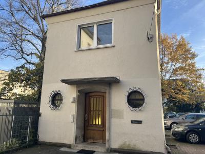 .Ideal für Familien oder WGs! Gut geschnittene und schöne 6 Zimmer-Wohnung in Innenstadtlage, Südanlage 9, Gießen.