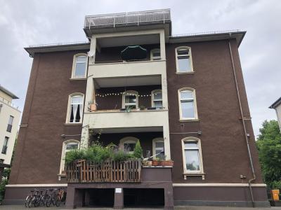 .Frisch saniert u. lichtdurchflutet: Sehr schöne 3 Zimmer-Wohnung in denkmalgeschützem Altbau mitten im Herzen von Gießen, Südanlage 9.
