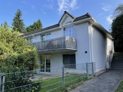 Kapitalanlage: Großzügiges Zweifamilienhaus in ruhiger Lage von Langgöns
