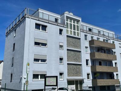 .Mit Blick ins Grüne: Großzügige 2 Zimmer-Wohnung mit Balkon in Linden, Hauptstr. 84.