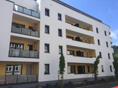 .Top moderne, gut geschnittene und lichtdurchflutete 3 Zimmer-Wohnung mit Balkon in zentraler Lage von Marburg, Afföllerstr. 30.