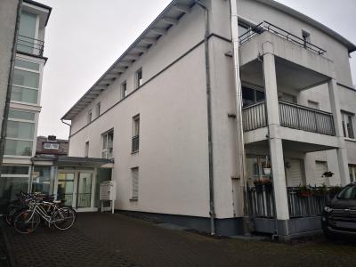 Im Südviertel mit Balkon und großer Küche: Schöne 2 Zimmer-Wohnung in bester Lage von Marburg, Schwanallee 30b