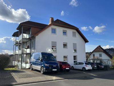 Mit Balkon: Schöne, helle und gut geschnittene 3 Zimmer-Wohnung in Staufenberg-Daubringen