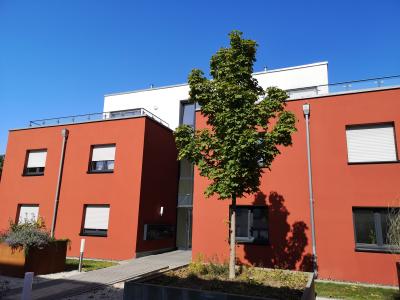 .Mit Terrasse: Großzügige, helle und attraktive 2 Zimmer-Wohnung in zentraler Lage von Marburg, Zeppelinstr. 21.
