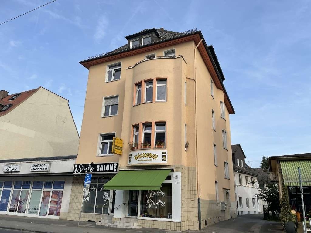 WGs aufgepasst! Gut geschnittene und frisch renovierte 5 Zimmer-Wohnung mit gleich 3 Balkonen WGs aufgepasst! Gut geschnittene und frisch renovierte 5 Zimmer-Wohnung mit gleich 3 Balkonen