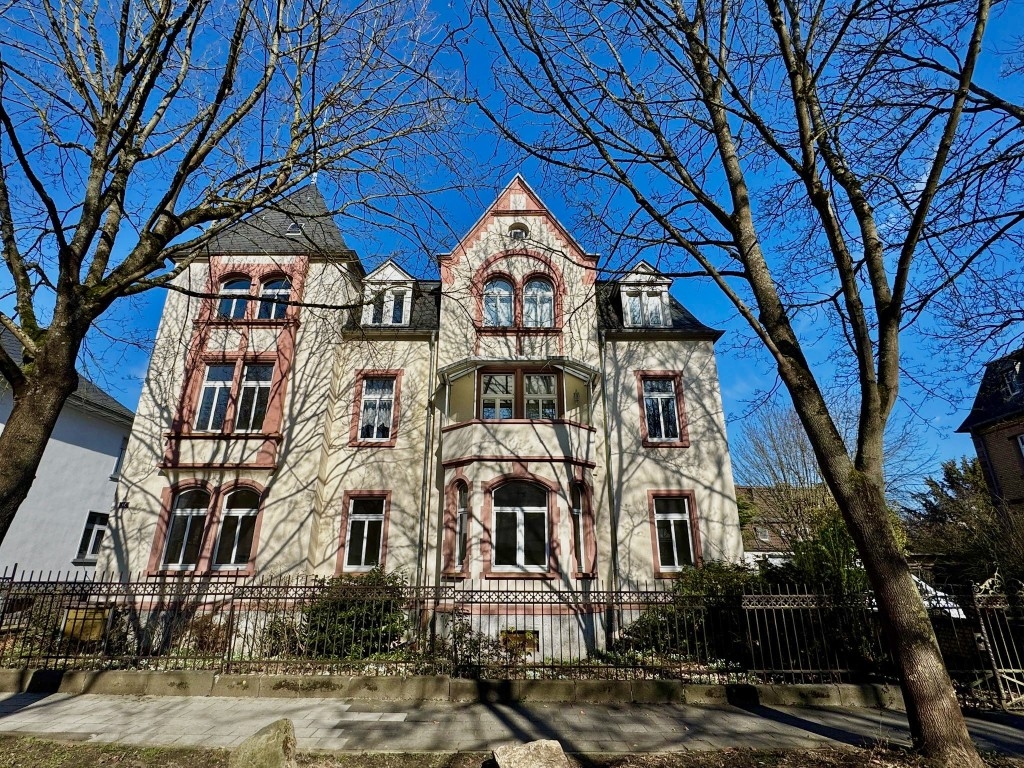 Kulturdenkmal in bester Innenstadtlage: Villenartiges Wohnhaus mit Mansardengeschoss und Garten