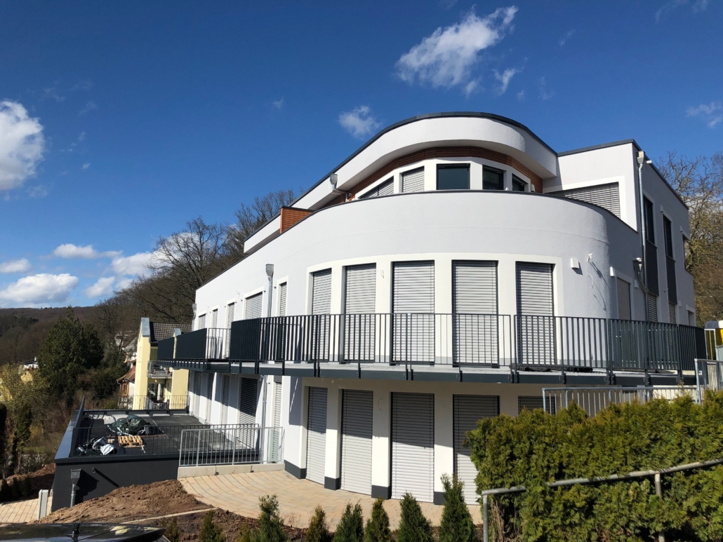 Exklusive und großzügig geschnittene 2 Zimmer-Wohung mit Balkon in gehobener Nachbarschaft