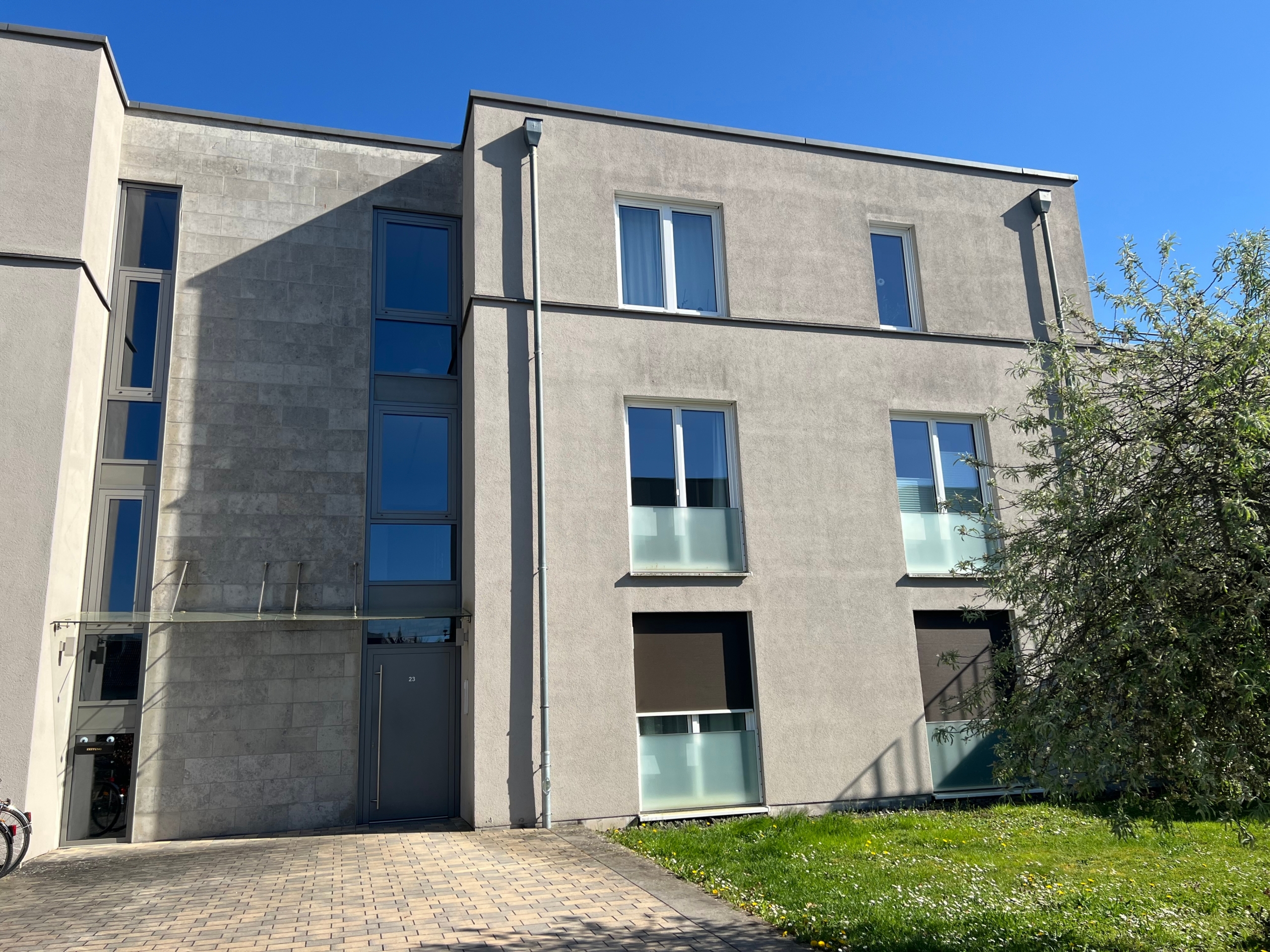 Wow! Exklusive Penthouse-Wohnung mit großer Dachterrasse in netter Nachbarschaft, Weintrautstr. 23